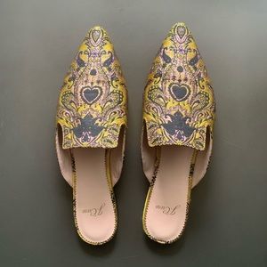 Beautiful Pointed Toe Slides